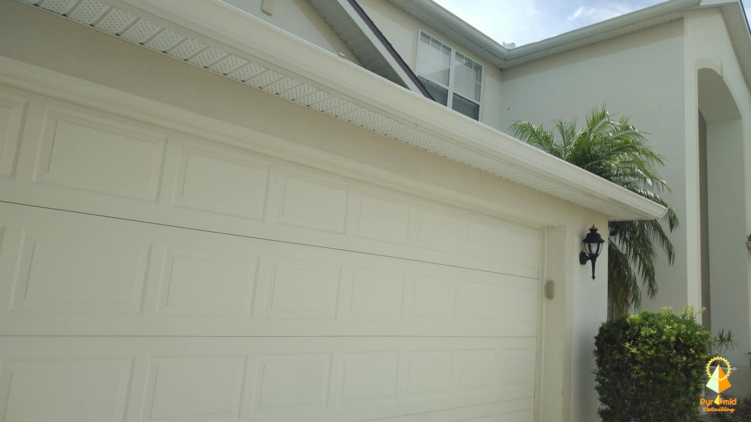 Kissimmee, FL House Exterior Pressure Wash | Pyramid Detail
